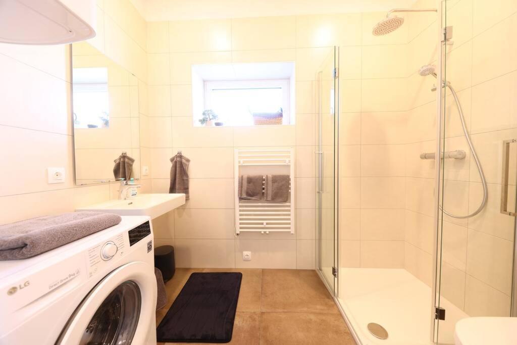 Appartement Wohnen Bahnstrasse 5 à Klagenfurt am Wörthersee Extérieur photo